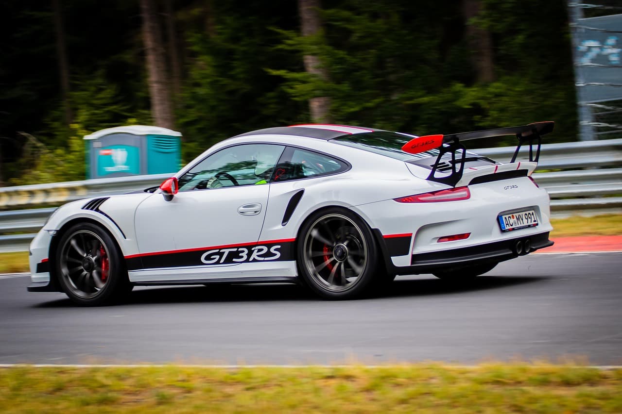 Porsche GT3 auf der Nordschleife, aufgenommen in einer schnellen Kurve